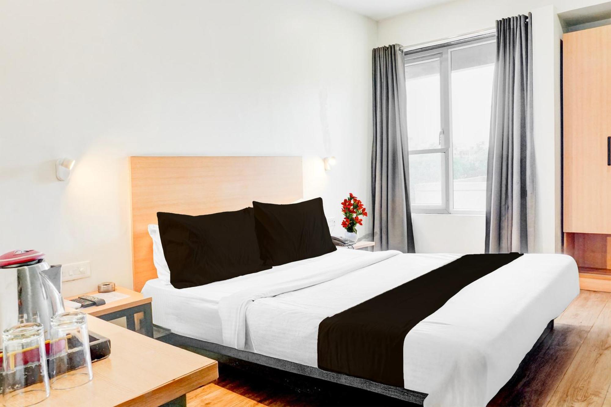 Super Townhouse Mg Road 浦那 外观 照片