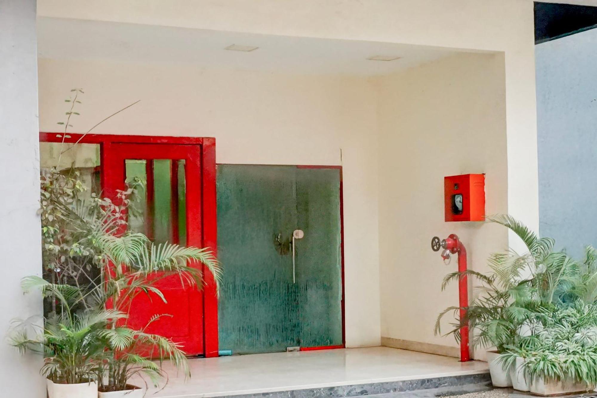 Super Townhouse Mg Road 浦那 外观 照片