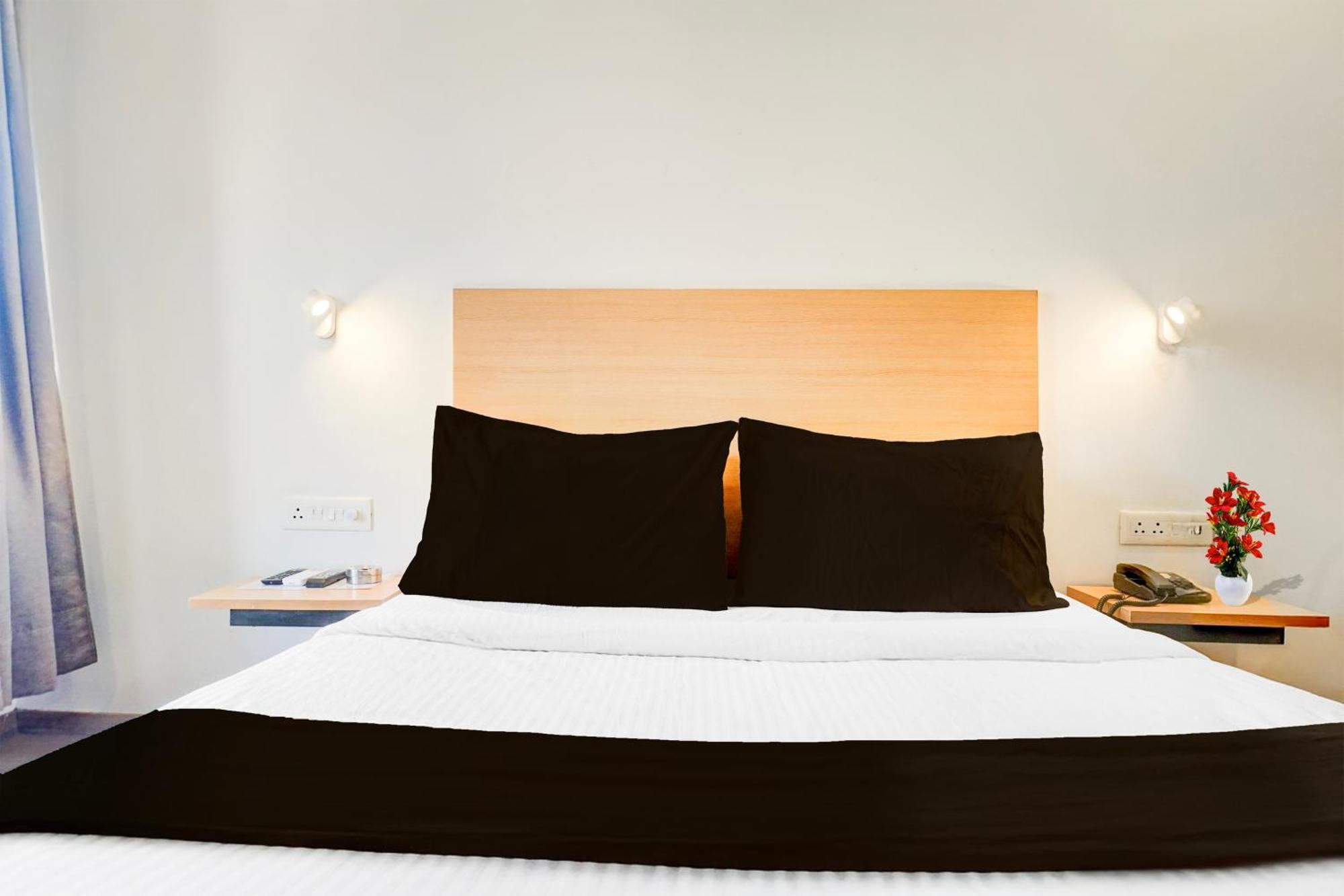 Super Townhouse Mg Road 浦那 外观 照片