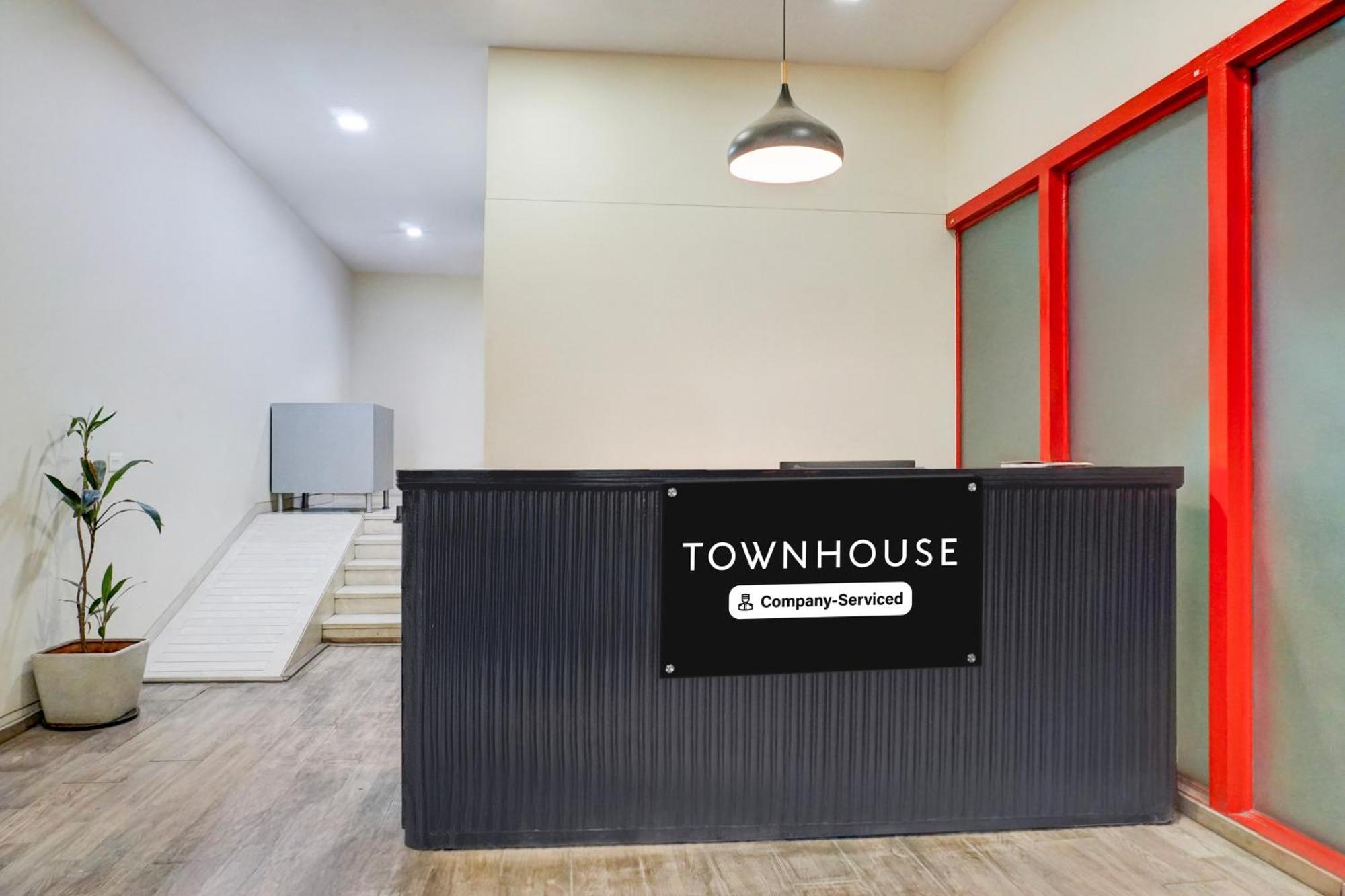 Super Townhouse Mg Road 浦那 外观 照片